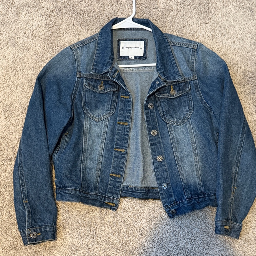The Style Between Us women’s M jean jacket